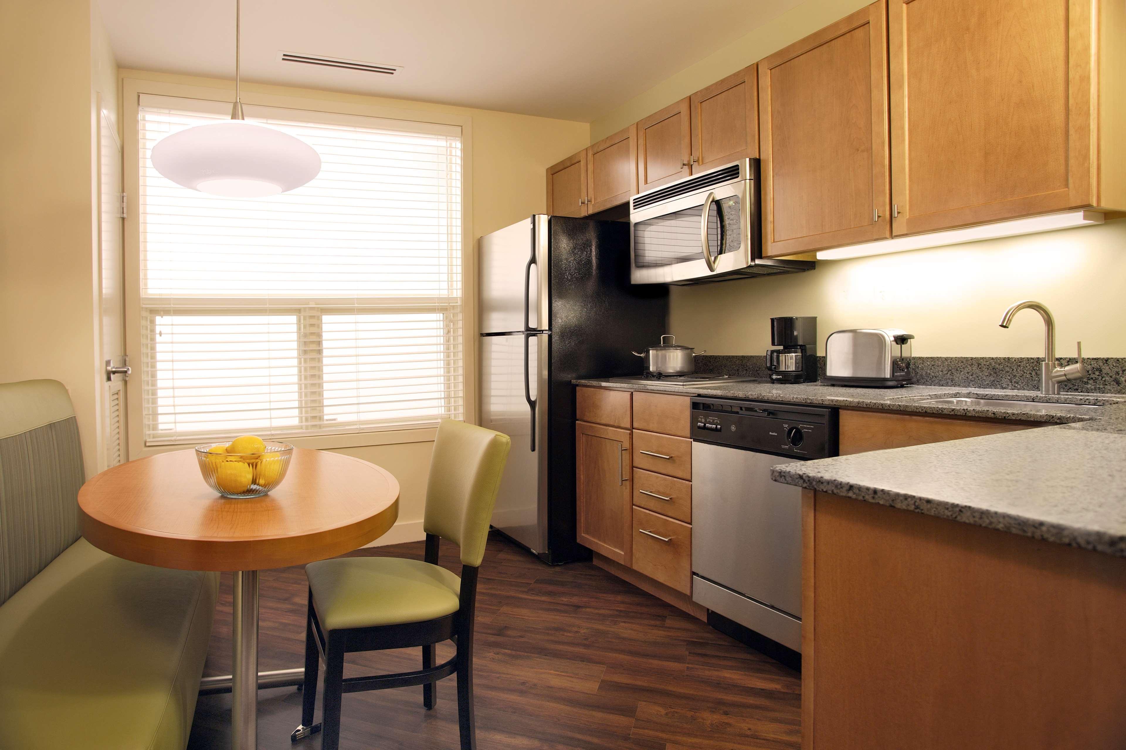 Hyatt House Naperville/Warrenville Room photo